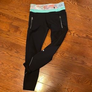 Lululemon 7/8ths leggings size 6 black with mesh panels
